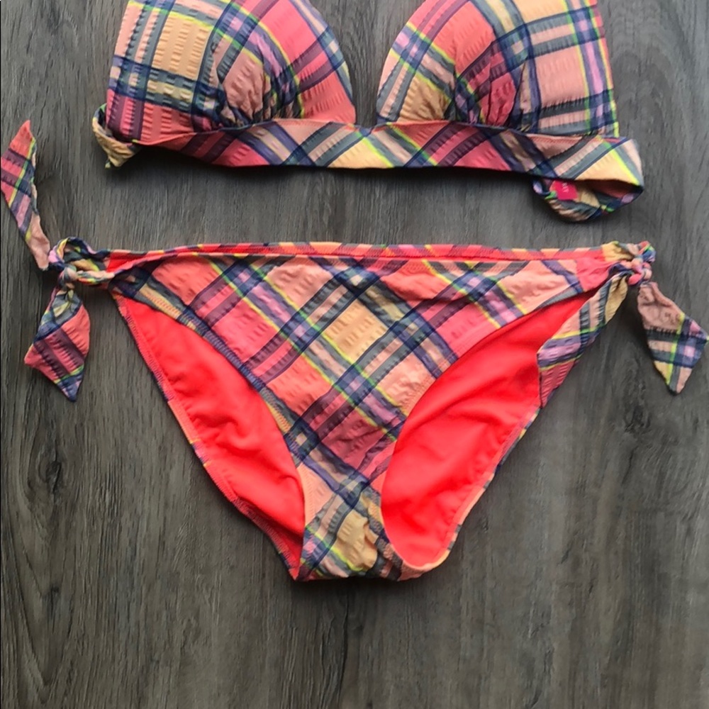 VS bathing suit - Picture 3 of 7